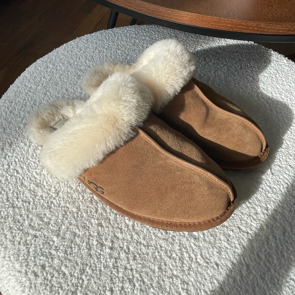 Uggs - Picture 2 of 5